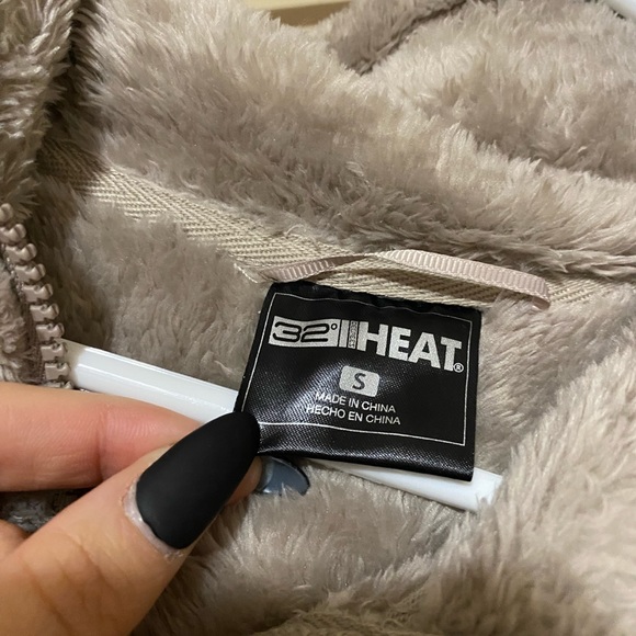 🎉3/$20 CLEAR OUT SALE🎉 Tan Fur Fuzzy Zip-Up Jacket - Picture 3 of 3